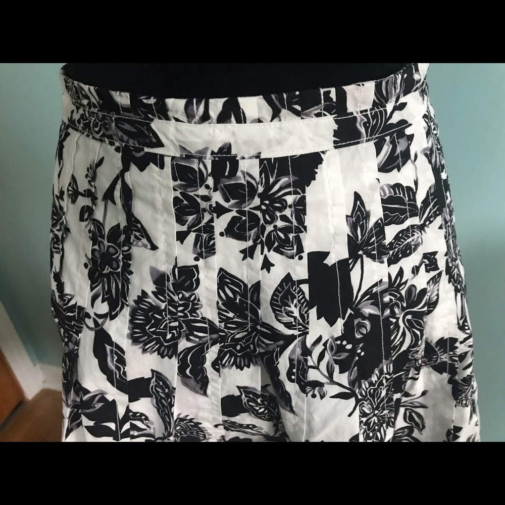 Black & White Pleated Skirt - Picture 2 of 4